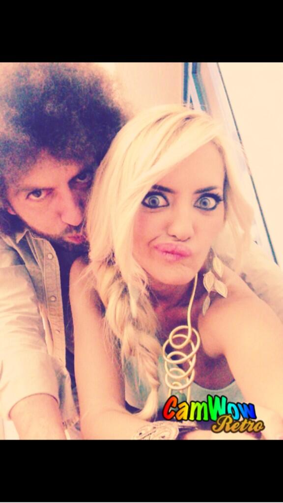 Elena_Morali's tweet image. #scemi nei #camerini @raffdambrosio 
#8imismo #riderefabeneallasalute #abbestia @Colorado_tv