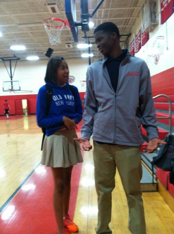 2kChevy's tweet photo. I understand  why her face like that .... She was in the present of Chevy. http://t.co/W9ThULc4K2