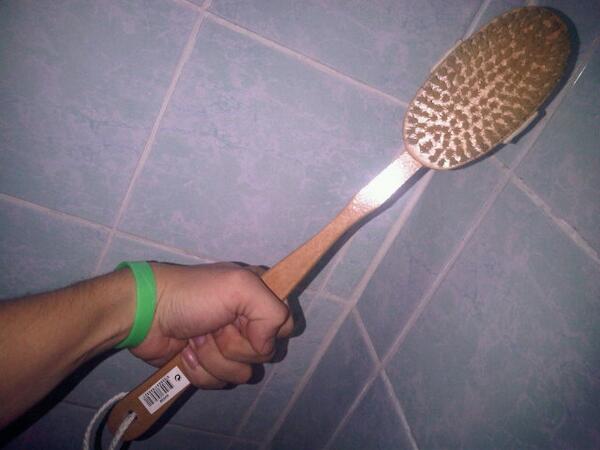 lukethestranger's tweet image. Oh yeah masarap na maligo! #backbrush