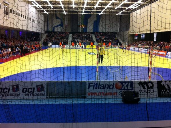 Volle tribunes tijdens eerste handbal interland tussen Nederland &amp; Griekenland in Sportzone Limburg!!!