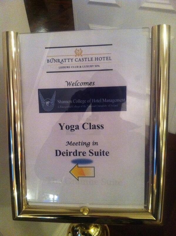 StudentLifeSCHM's tweet photo. A nice welcome before tonight's class! Thanks @BunrattyCastleH http://t.co/dL0X9mT2Ok