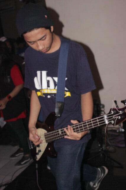 Ini mas bassis yg paling keren #RecycleAttack #KabehDulur