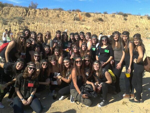 anita2492's tweet photo. Esas veteranas como molan!!! #novatadas2013 http://t.co/n6DtXyxF1J