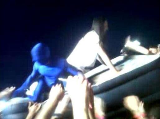 blueboysoficial's tweet photo. @ArenalSound Si las primeras confirmaciones son dignas de un 5º aniversario tendréis BlueBoy por 4º año consecutivo:) http://t.co/ImncZ0Zbsq