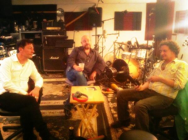 gemmaischoice's tweet photo. I made this happen last night: Hamish Kilgour interviewing @bailterspace for @radionzmusic #legends http://t.co/FtKRAWWmop