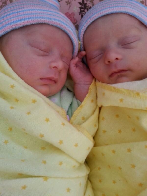 dora_yoder's tweet image. Thee absolute cutest twins everr!