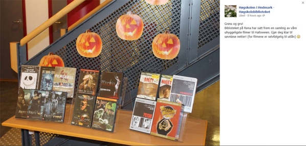 renasamfunnet's tweet photo. Biblioteket på skolen er pyntet til Halloween! Du kan leie skrekkfilm hos dem og lade opp til festen på puben ;p http://t.co/F7eTQMy5f5