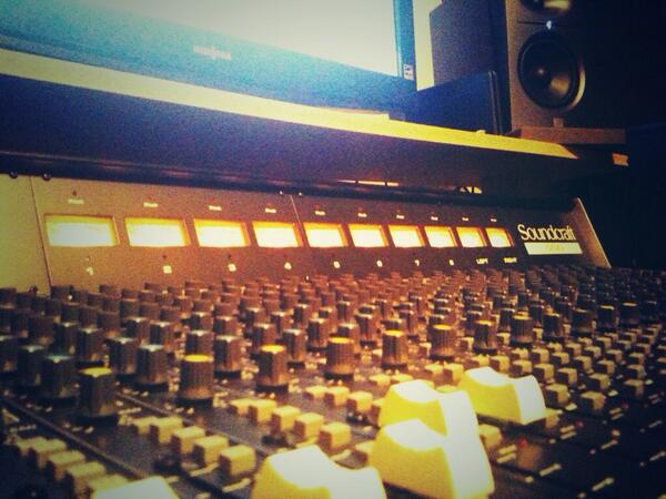 THEREALESMITTY's tweet photo. #ESmitty #Mixing #Mastering http://t.co/VhjVJzkaUw