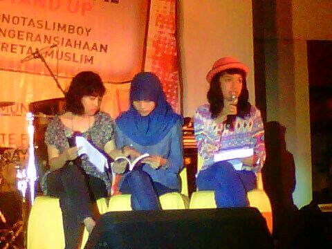 TSClubSby's tweet photo. Teman2 dari #sajakustik http://t.co/mqWpb5EJTH