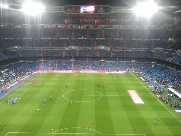 VictorRedondo3's tweet photo. noche de futbol! @albertorecio23 http://t.co/zmjV4hGV62