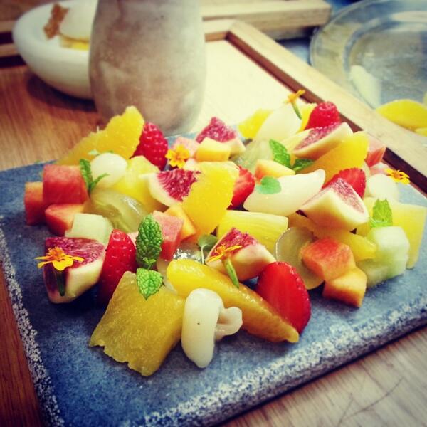 HiramCruuz's tweet photo. Coctail de frutas osmotizasadas #ElAlmacen5 http://t.co/JjGMImJylV