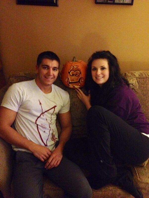 RebeccaFabiilli's tweet photo. Pumpkin carvings 🎃 #minion http://t.co/OGZlgjZ19b
