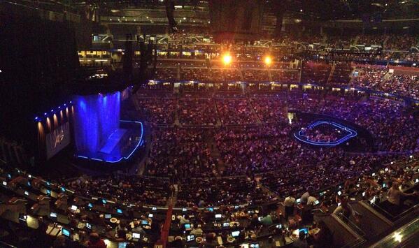 Great pic! “<a href="/OrlandoDayTrips/">Orlando Day Trips</a>: Date night, <a href="/michaelbuble/">Michael Bublé</a>, love our events at @amwaycenter Orlando Rocks! ”