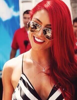 SupportingEva's tweet image. #AllRedEverything ❤❤