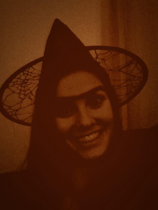 emileederus's tweet photo. Watching #AmericanHorrorStory dressed as a witch... Take that bucket list. http://t.co/AwSli0kkKr