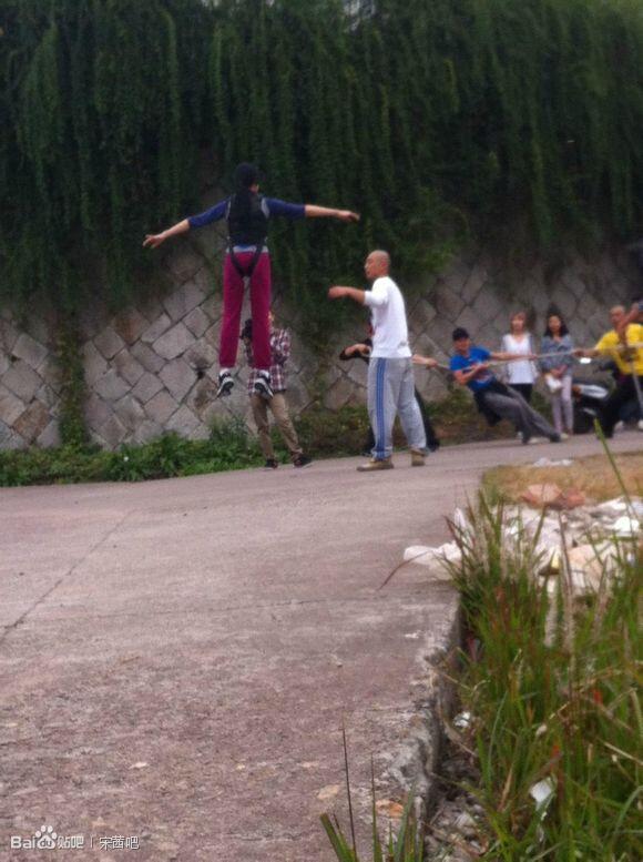 BX51_IeCcAAomNO.jpg:large