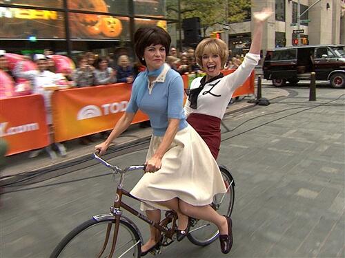 SavannahGuthrie & @NMoralesNBC are Laverne & Shirley! #HalloweenTODAY