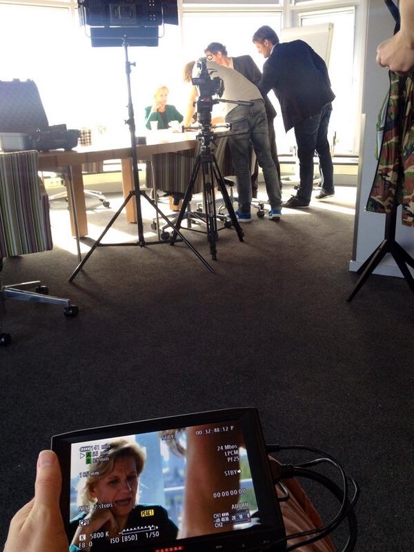 van_ML's tweet photo. #Wireless monitor voor #regie. Working gets better and better of niet dan @StefanGideon http://t.co/f1Sc5n2xya