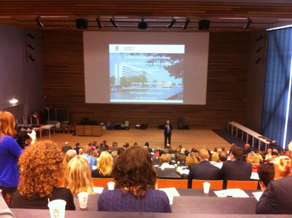Wim Kooijman, voorzitter NVP, opent het NVP-conges over #leiderschap13. Volle zaal, hoge verwachtingen!