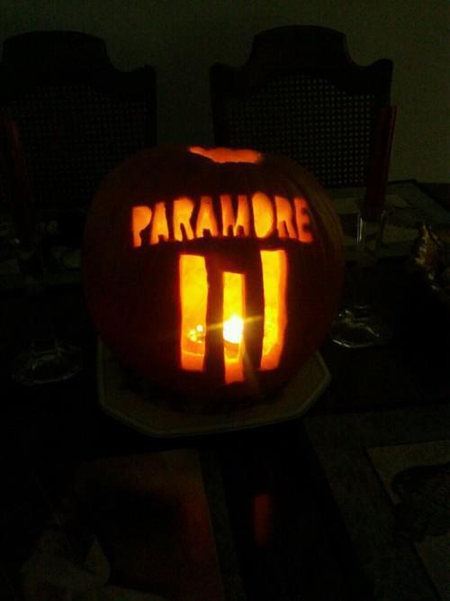 paramoreIT's tweet image. Happy Halloween! #TrickOrTreat #ParaHalloween @yelyahwilliams @schzimmydeanie @itstayloryall @BBCR1