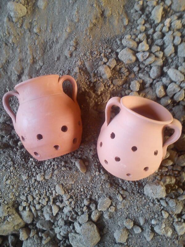 Otra muestra de la funcionalidad de los productos de la alfarería.  ¡Cómo nos gustan las castañas en estas fechas!