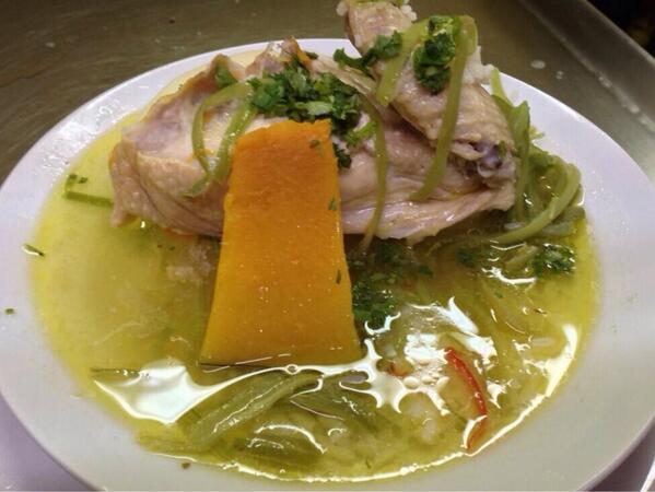 eldescorchecl's tweet photo. Ideas mías o el día esta especial como para una cazuelita de ave ?? http://t.co/7GOoIlZsoN