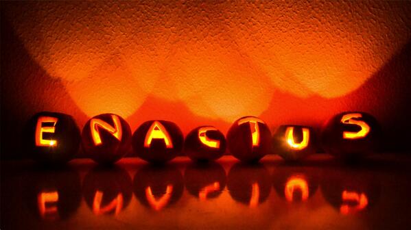 EnactusRussia's tweet photo. Команда Enactus Школы менеджмента IESEG (Лилль, Франция) желает всем хорошего Хэллоуина! http://t.co/RVpEpjHWXF