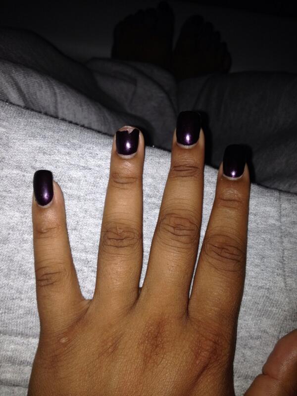 thefemalereg's tweet image. Broke MY mfn nail trying to answer the phone for @superman_zel at 5am! #ShitIDoForHim #hurtslikeabitch