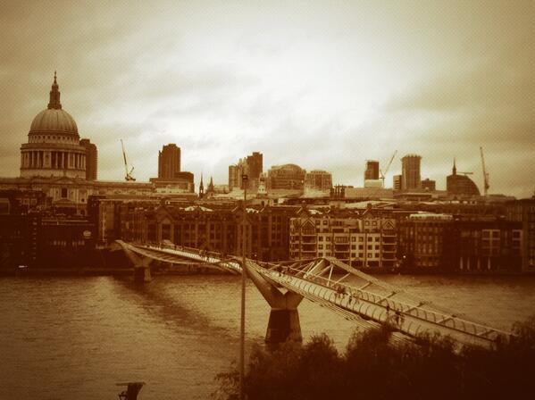 #MilleniumBridge. The slipperiest bridge all over the world.