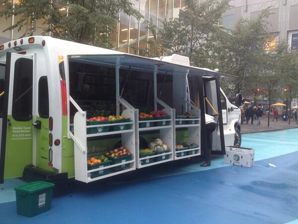 FoodShareTO's tweet image. Mobile Good Food Market new bus launch @RyersonU 11am. Details foodshare.net @TOPublicHealth @unitedwayto