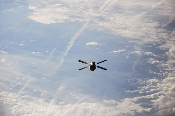 Thom_astro's tweet image. Os is it 3 aircrafts? RT @lionelferra: 1 spacecraft and 2 aircrafts! #ATV4 #exp37