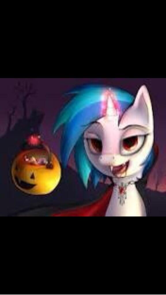RealVinylScartc's tweet photo. Might be my costume Yay http://t.co/rfFIn9B650