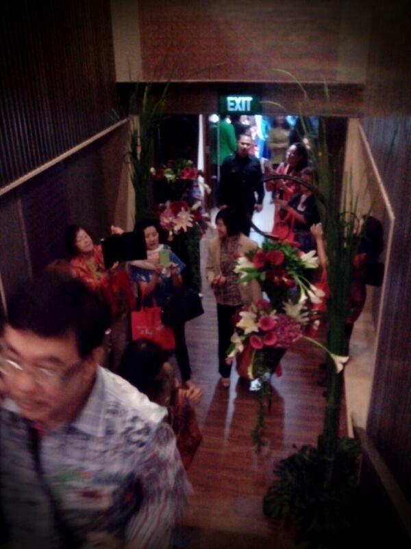 perangkaibunga's tweet photo. Para peserta Simposium Nasional Ikatan @perangkaibunga Indonesia mulai memasuki ruangan Simposium http://t.co/mPrDOslQ0R