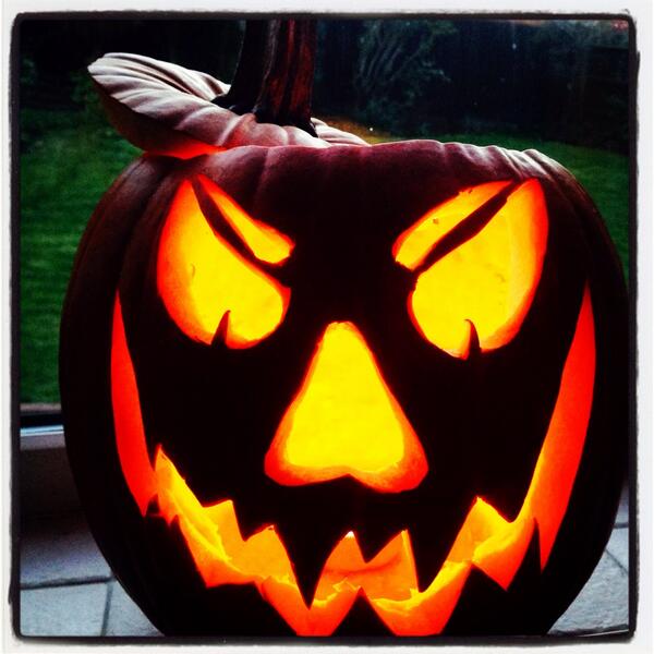 JaseMoseley's tweet photo. @TaniaMiranda00 happy Halloween trick or tweet 🎃🎃🎃🎃🎃 http://t.co/oYRMjMqKcD