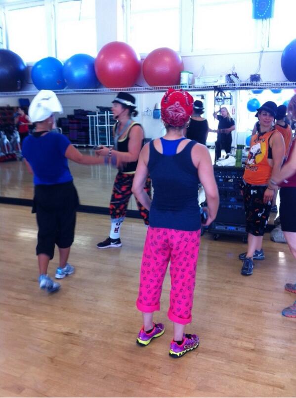 valpchua's tweet photo. Didn't get the memo about working out in our jammies👻🎃 http://t.co/oxwYwZ6RSQ