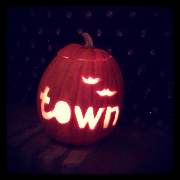 TownKildareSt's tweet photo. Happy Halloween from everyone here at Town http://t.co/XclTqAgRtL