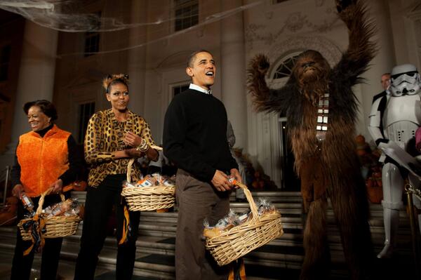Marian shields robinson. Барак Обама на Хэллоуин. First Halloween Celebration.