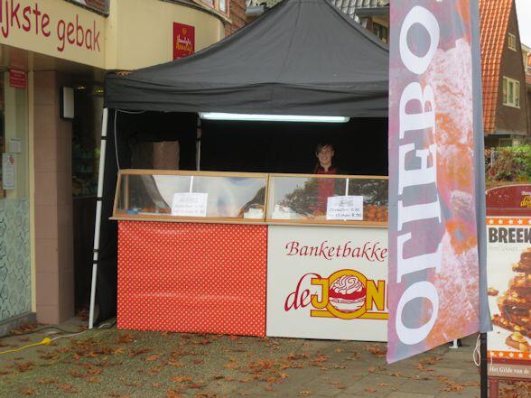 pastrybaker's tweet photo. Zaterdag 2 november zitten wij 10 jaar in het filiaal aan de Arnhemseweg 123. Kom langs en krijg een gratis oliebol. http://t.co/GV7qkv9cjN