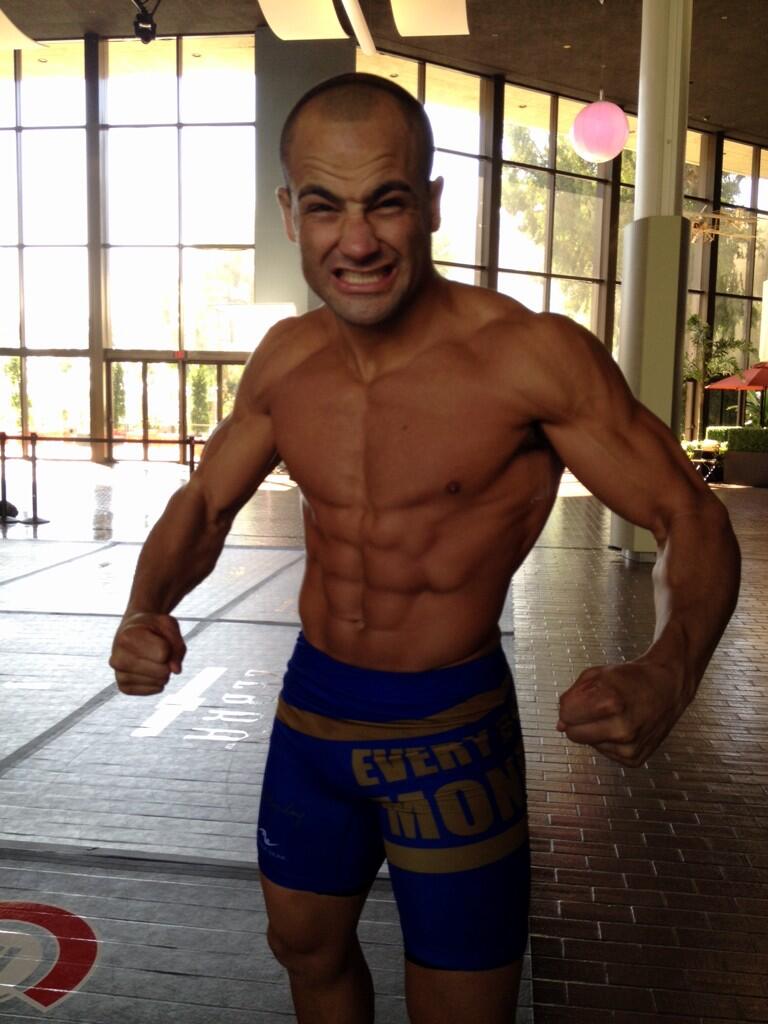 BX7guAkCcAAa6Hd.jpg:large