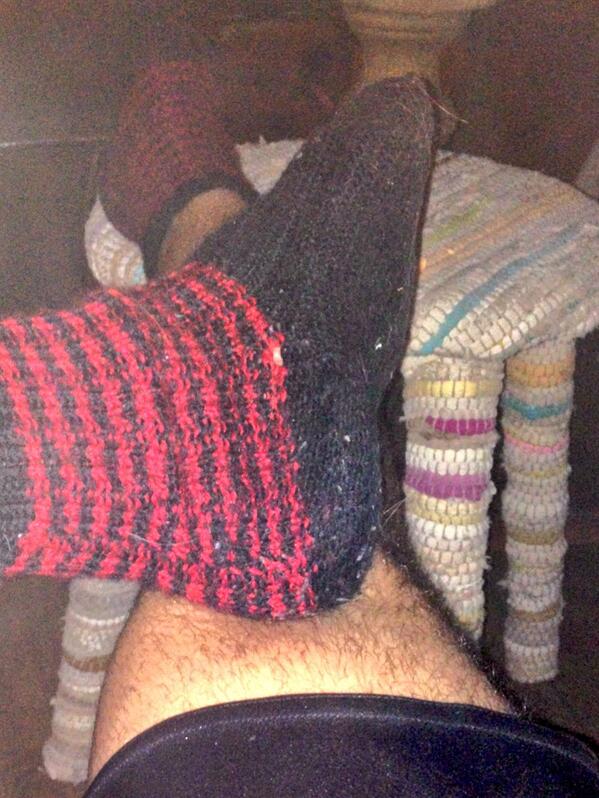 hattehodet's tweet photo. Tom for tweets etter 11 kvitringer på ett år. Uansett. Shorts og ullstrømper = Komfort http://t.co/PZHjmxjX1F