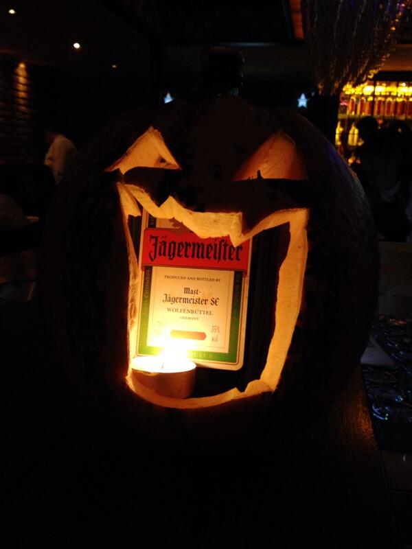 gitarsi's tweet photo. #HappyHalloween http://t.co/JxVqGmlOKz
