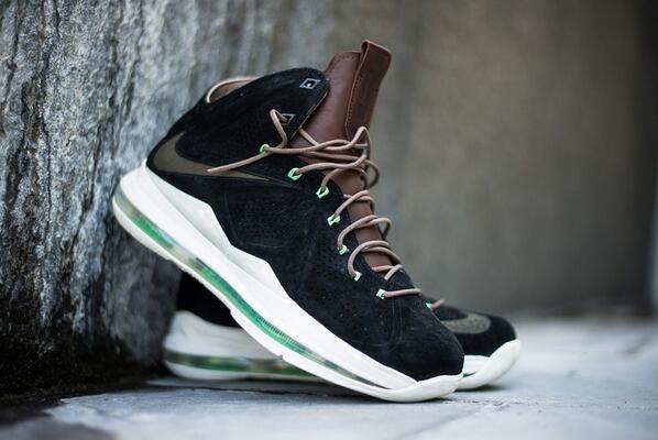 Just entered to Win Free Nike LeBron 10 EXT Black Suede on <a href="/Kicksonfire/">KicksOnFire</a> App. #FreeKicks