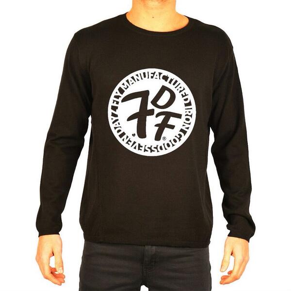 PhotoxLab7DF's tweet image. It's getting cold do you have your 7dAYz sweater !