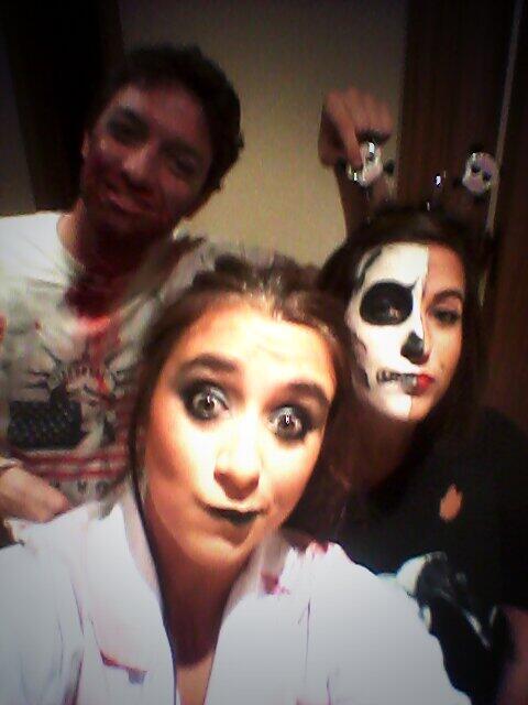 almudena_sf's tweet photo. Esto es halloween! @pablosro http://t.co/bYDfLB7rhS