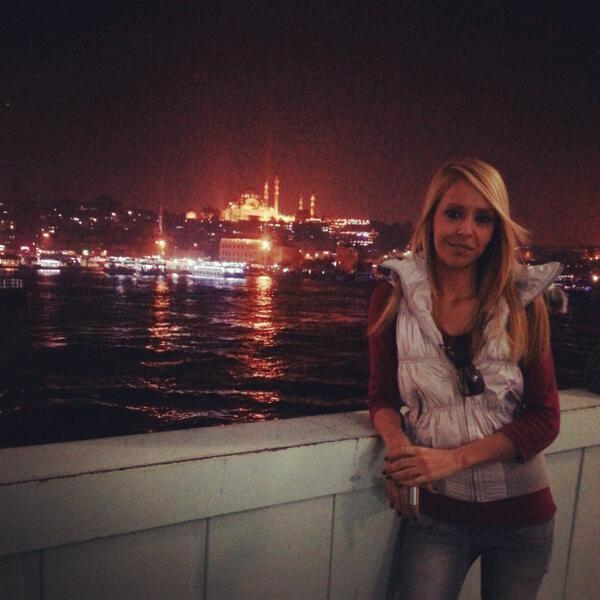 eylul_ay's tweet photo. ZamAN yokkk .... Su guzElliGe Bakmaya Doyamdim ... http://t.co/v2T4IYVgd6