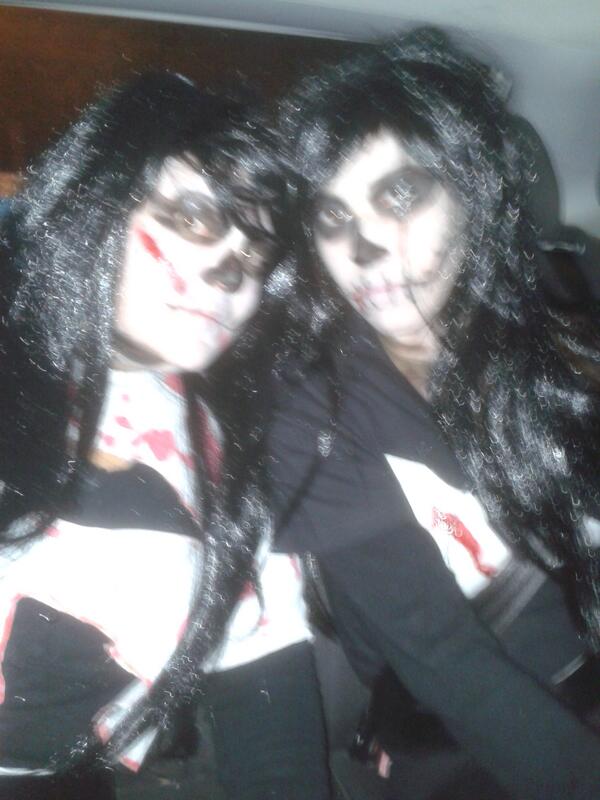 AfcmLaura's tweet photo. Nos vamos d hallowen!! @ChikyMoreniya http://t.co/XT4nt6cJWY