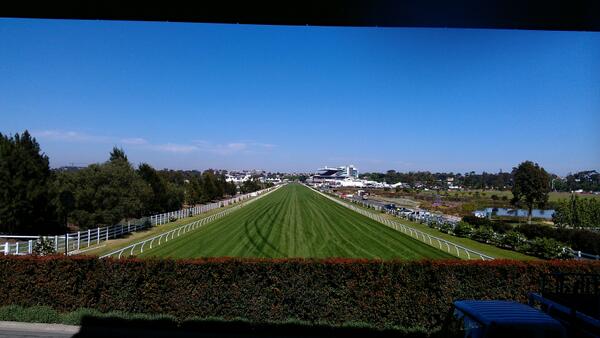 lukeysymonds_36's tweet photo. "@RacetipsMrX: Starting to get excited!!!! http://t.co/F9IB0wEwvm" Guilty, made the trip over from perth for it can't wait! #bang #loadup