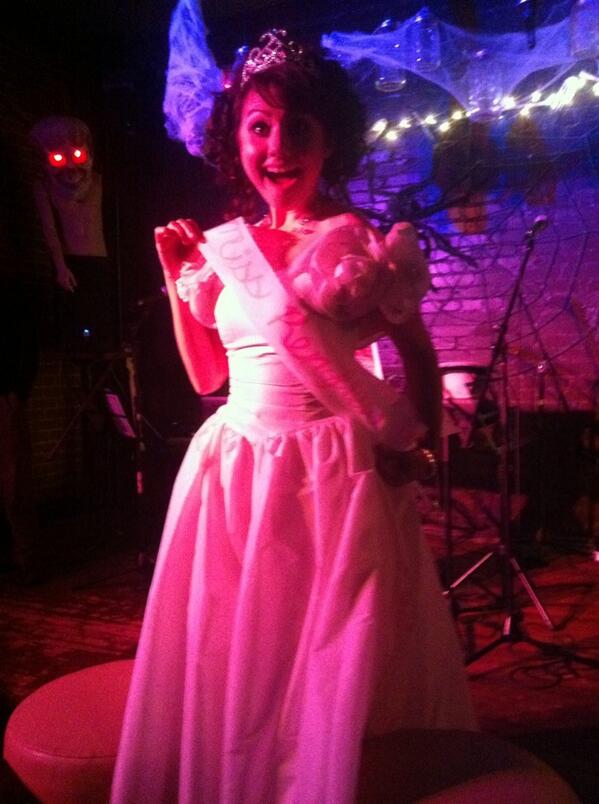AriLeask's tweet photo. @Jeni_Walls whose the best prom queen Eva?!!!! http://t.co/wlCpEinxhd