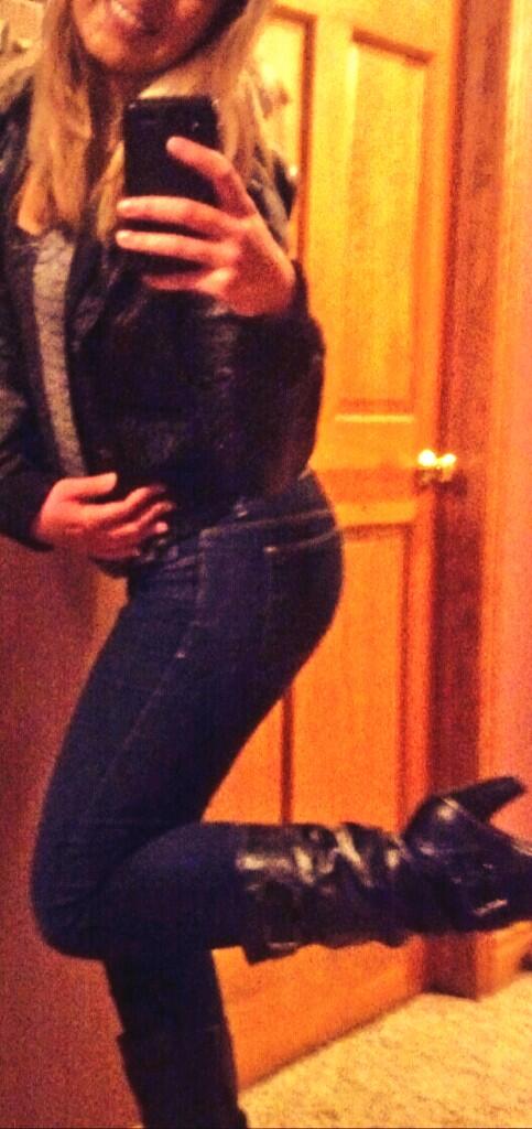 GVSU_Chivers's tweet photo. Our second submission. Damn GV has some fine women! #ass #ass #ass @GVSU_BOOTY @GVSUBOOBS http://t.co/GQBAgeIihn