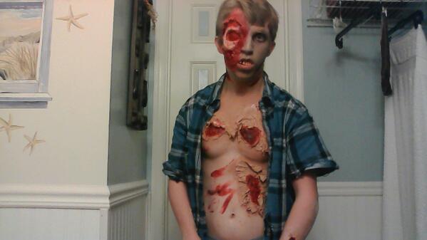 ShaneLamury's tweet photo. Zombified 2 http://t.co/TNNq9J5vfO
